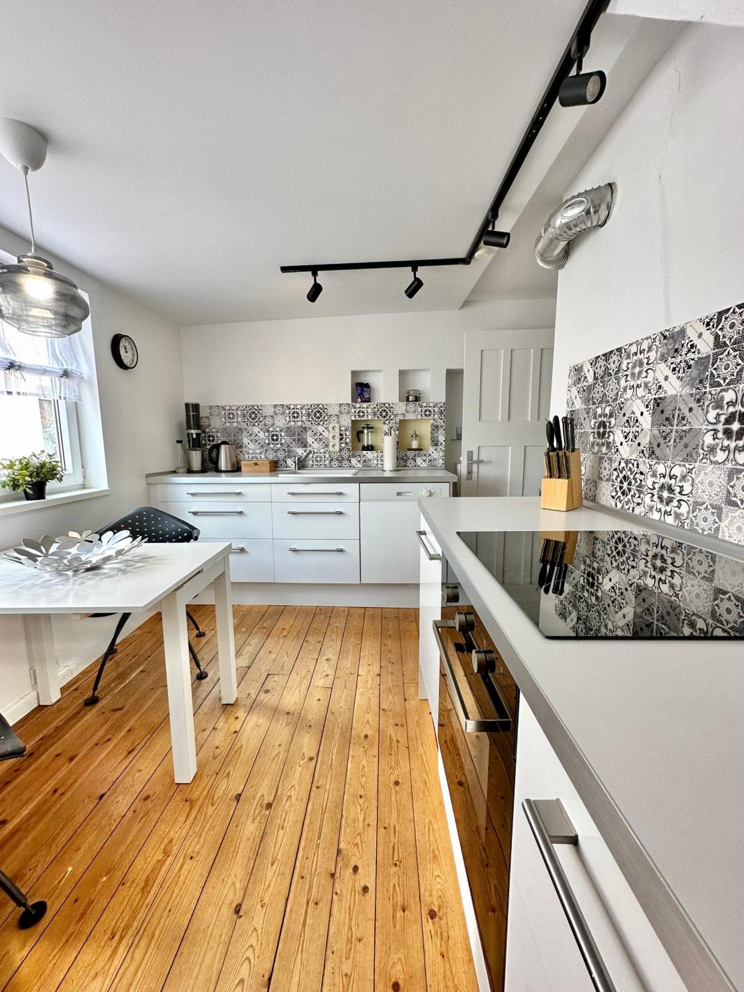 Schoenes City-Apartment Mit 2 Schlafzimmer, Parkplatz, Ruhig Und Hell, D46-Dg Олденбург Екстериор снимка