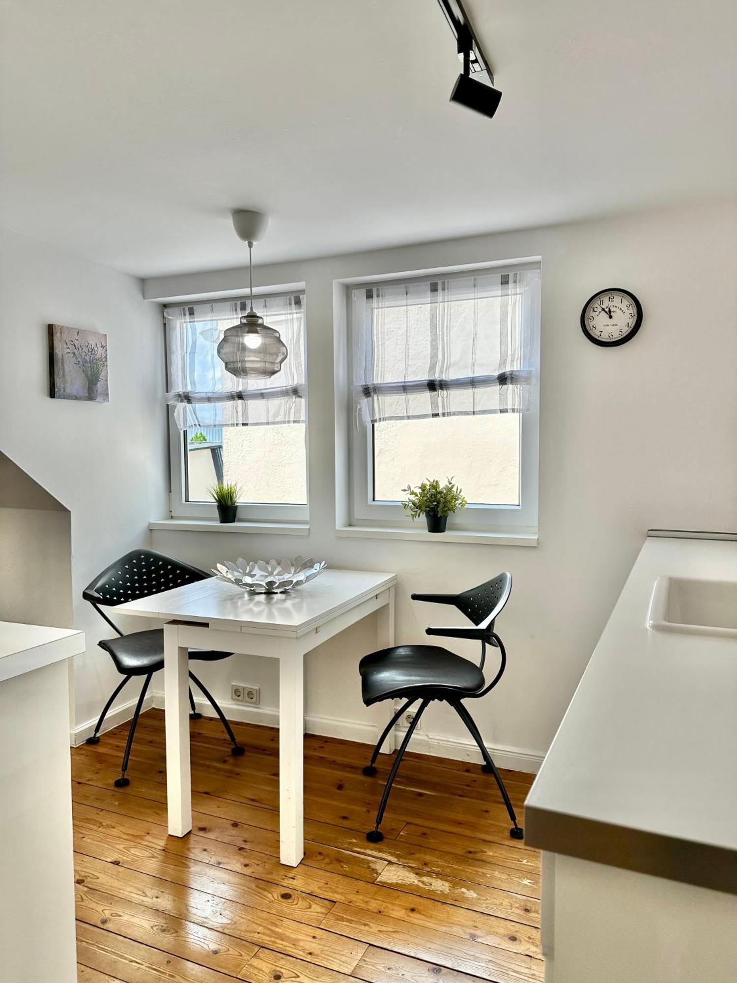 Schoenes City-Apartment Mit 2 Schlafzimmer, Parkplatz, Ruhig Und Hell, D46-Dg Олденбург Екстериор снимка