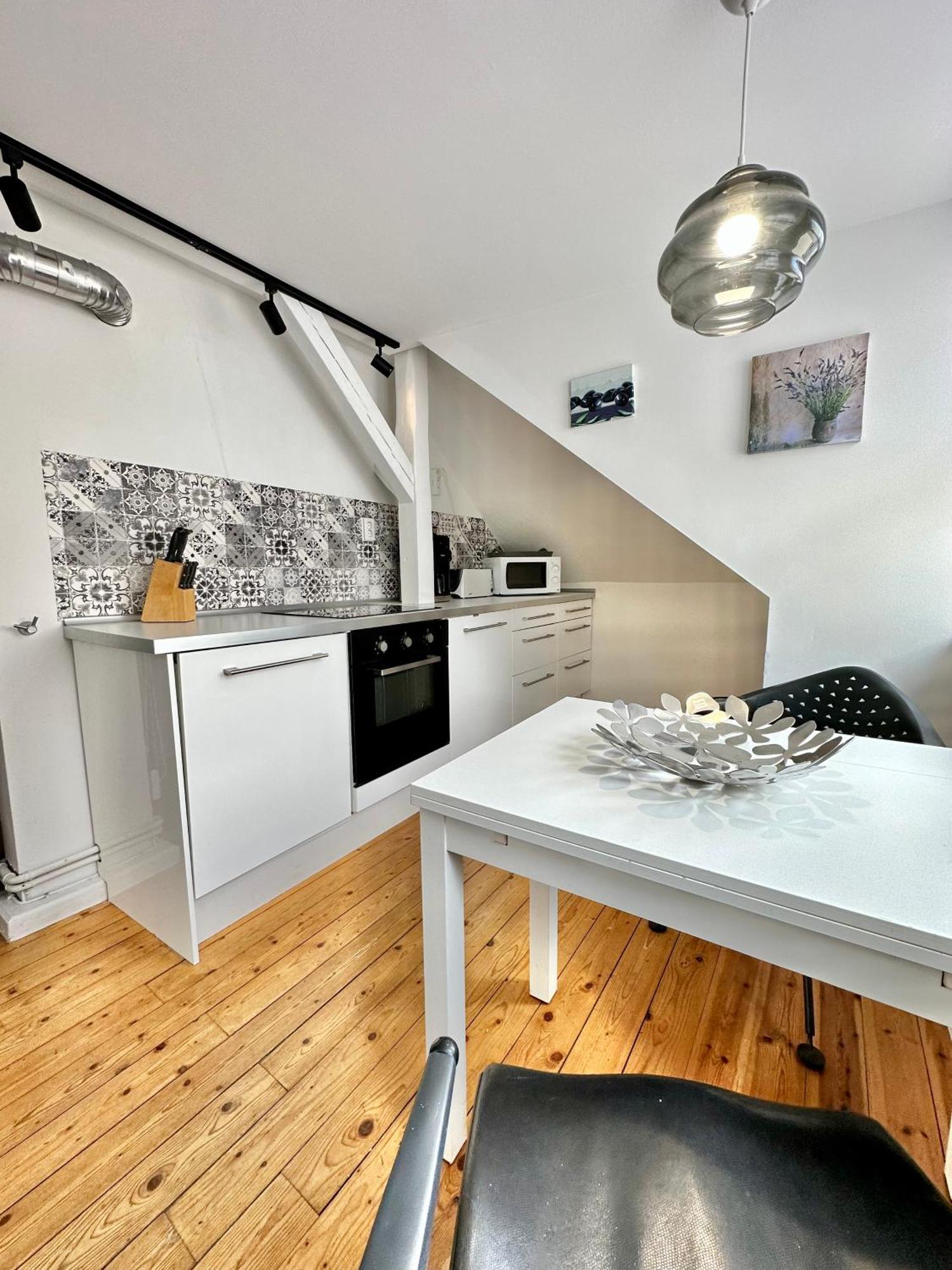 Schoenes City-Apartment Mit 2 Schlafzimmer, Parkplatz, Ruhig Und Hell, D46-Dg Олденбург Екстериор снимка