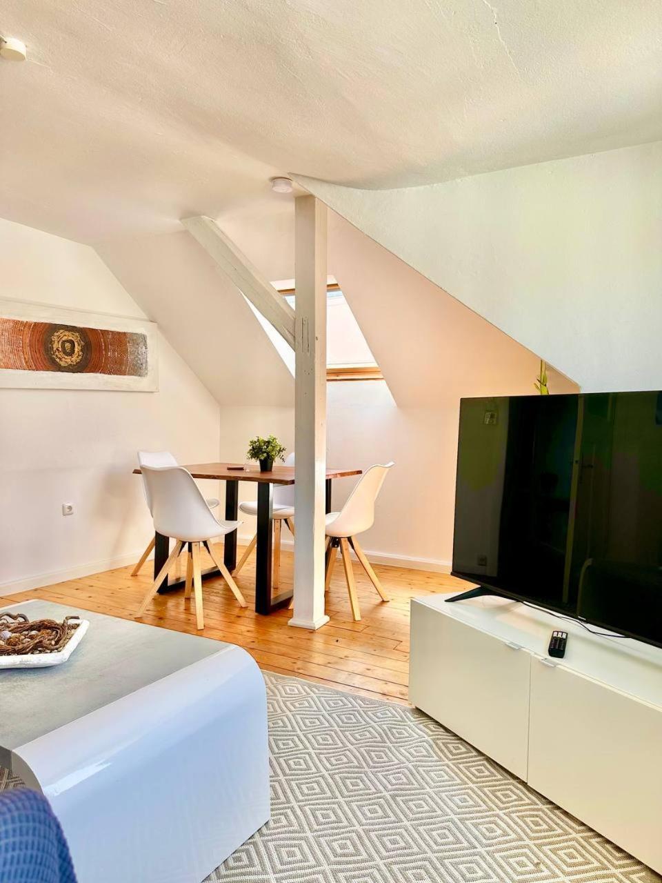 Schoenes City-Apartment Mit 2 Schlafzimmer, Parkplatz, Ruhig Und Hell, D46-Dg Олденбург Екстериор снимка