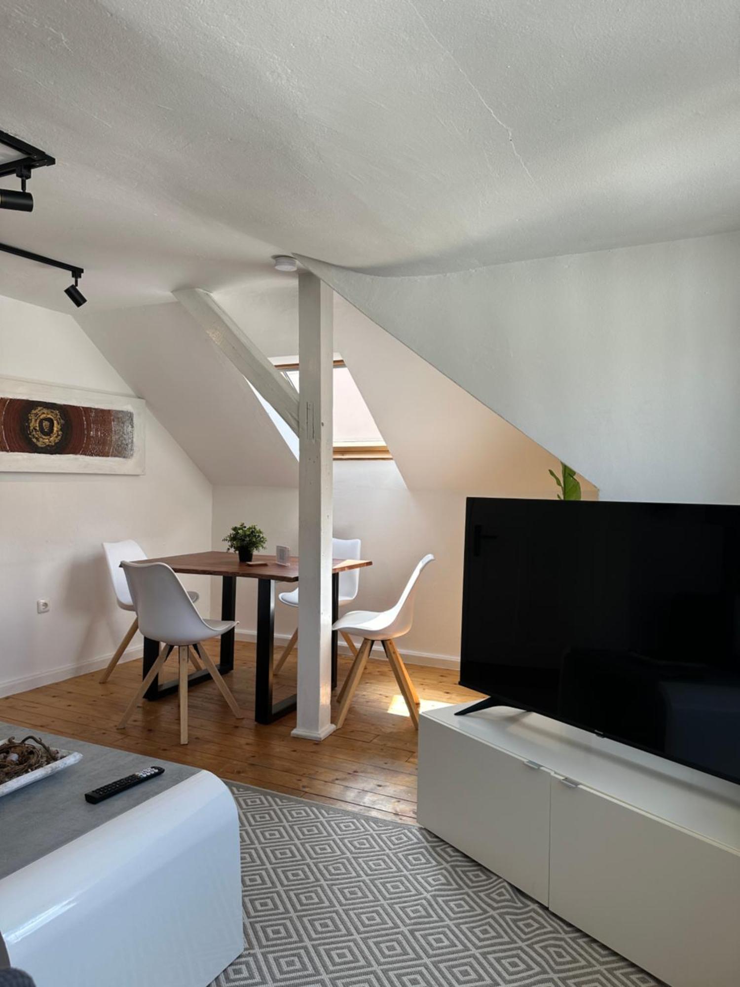 Schoenes City-Apartment Mit 2 Schlafzimmer, Parkplatz, Ruhig Und Hell, D46-Dg Олденбург Екстериор снимка