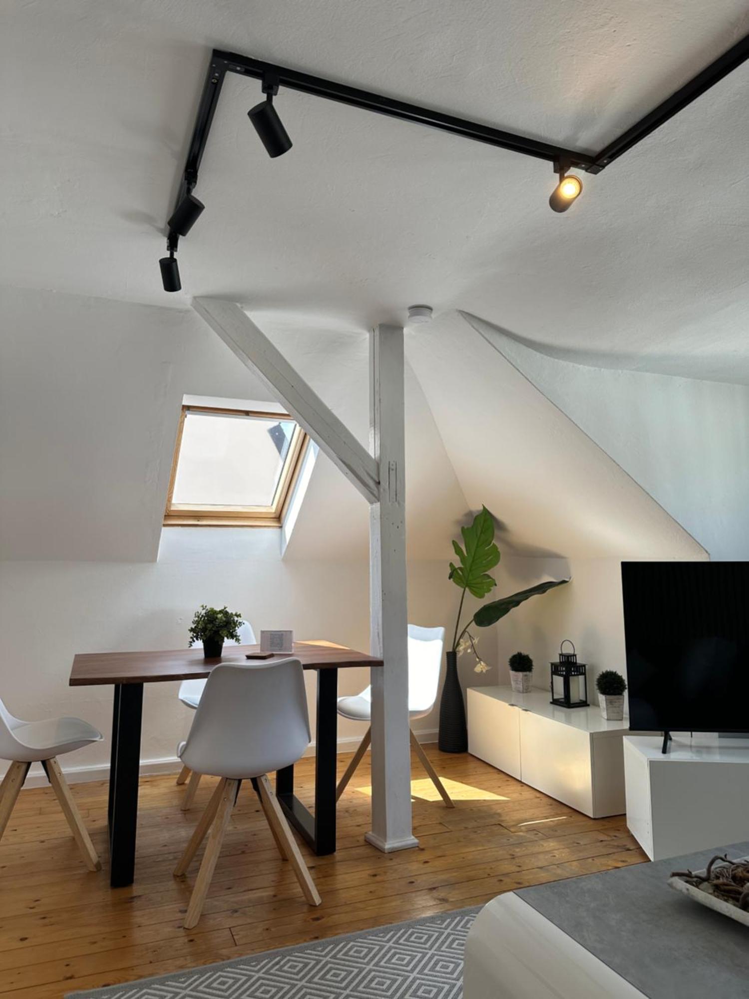 Schoenes City-Apartment Mit 2 Schlafzimmer, Parkplatz, Ruhig Und Hell, D46-Dg Олденбург Екстериор снимка